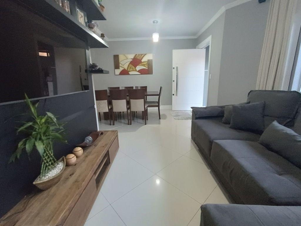 Sobrado com 3 dormitórios à venda, 130 m - Fazendinha - Curiti...