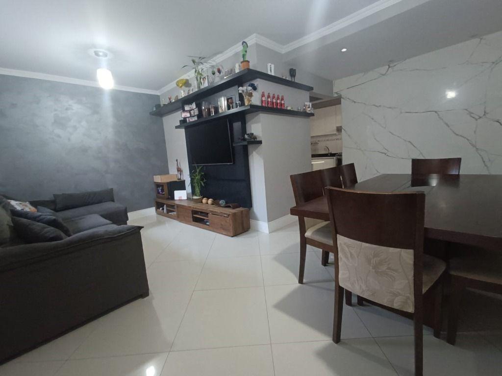 Sobrado com 3 dormitórios à venda, 130 m - Fazendinha - Curiti...