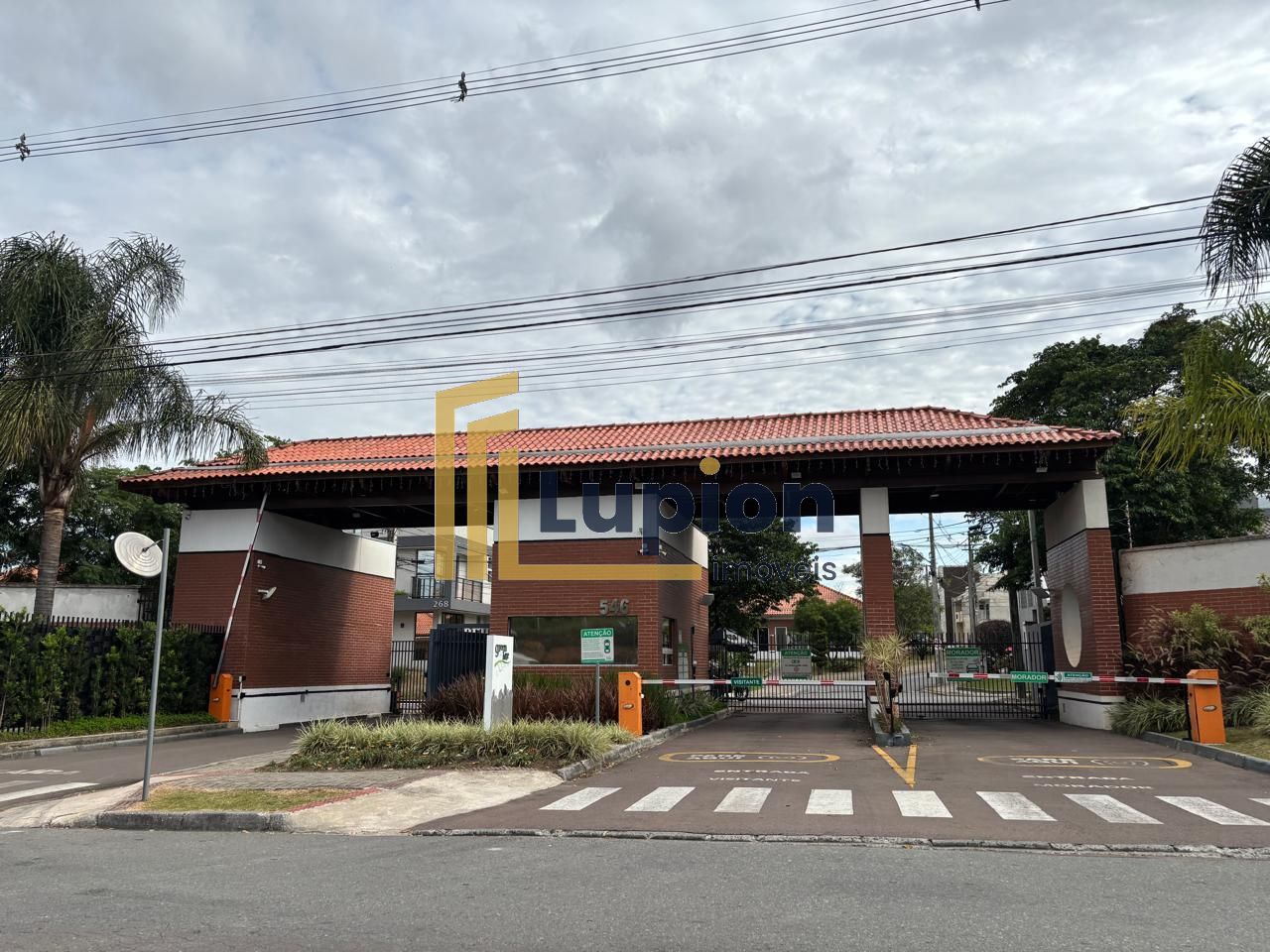 Sobrado com área gourmet à venda, 132 m  - Pinheirinho - Curit...