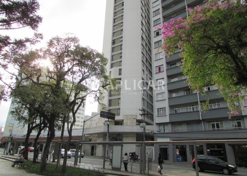 Apartamento á venda, no Edifício Santos Andrade - Curitiba-PR