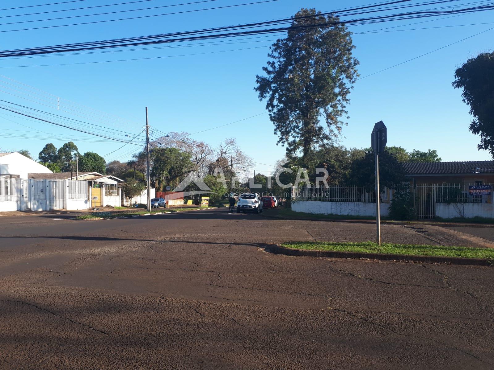 Casa com amplo terreno à venda na Vila A, em Foz do Iguaçu - PR