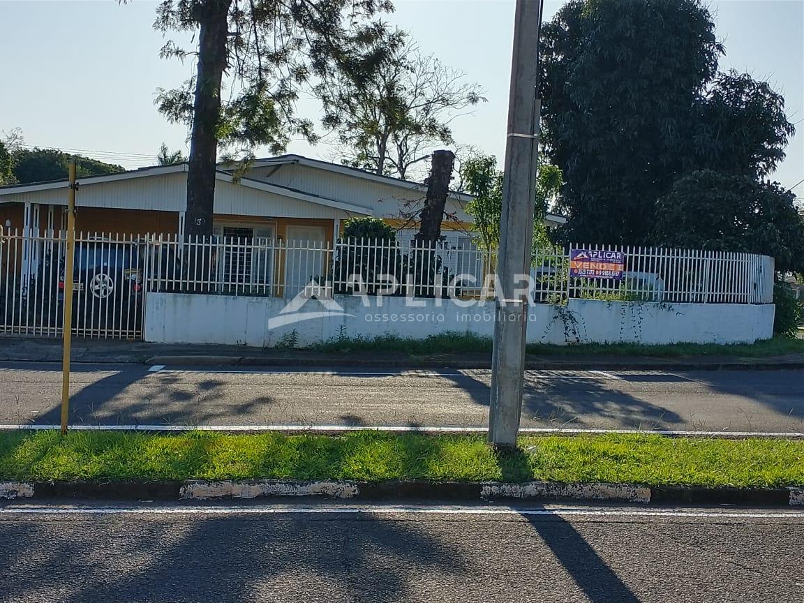 Casa com amplo terreno à venda na Vila A, em Foz do Iguaçu - PR