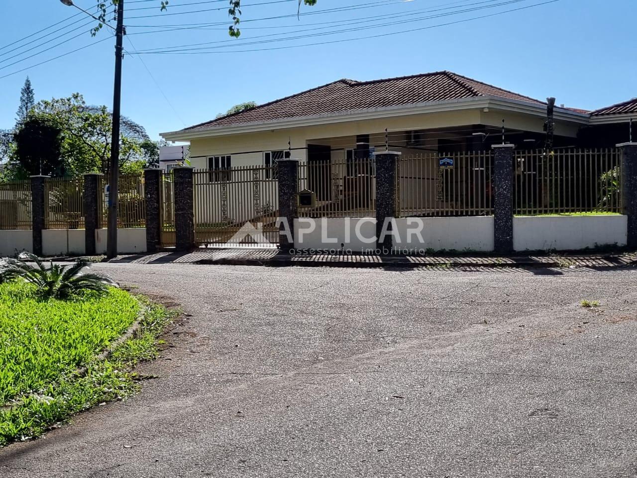 Casa de esquina à venda na região da Vila A, FOZ DO IGUACU - PR