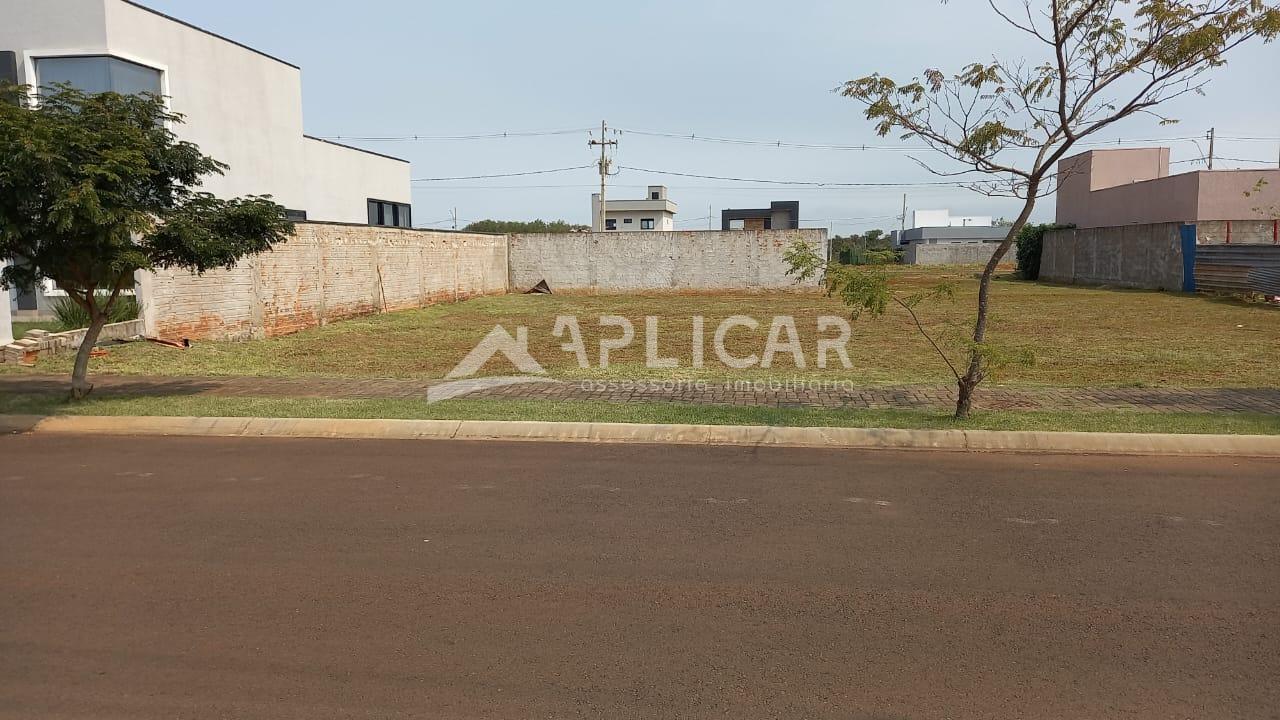 TERRENO COM 300 m2 A VENDA  NO CONDOMÍNIO RESIDENCIAL IGUAÇU