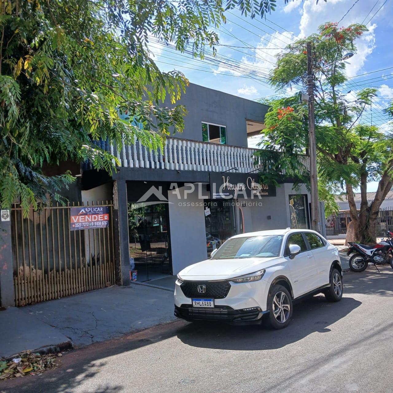 Imóvel à venda com, 2 salas comerciais, 1 casa e 1 apartamento...