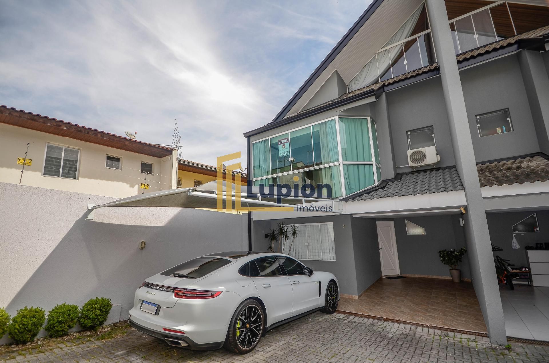 Sobrado mobiliado e decorado a venda no ecoville
