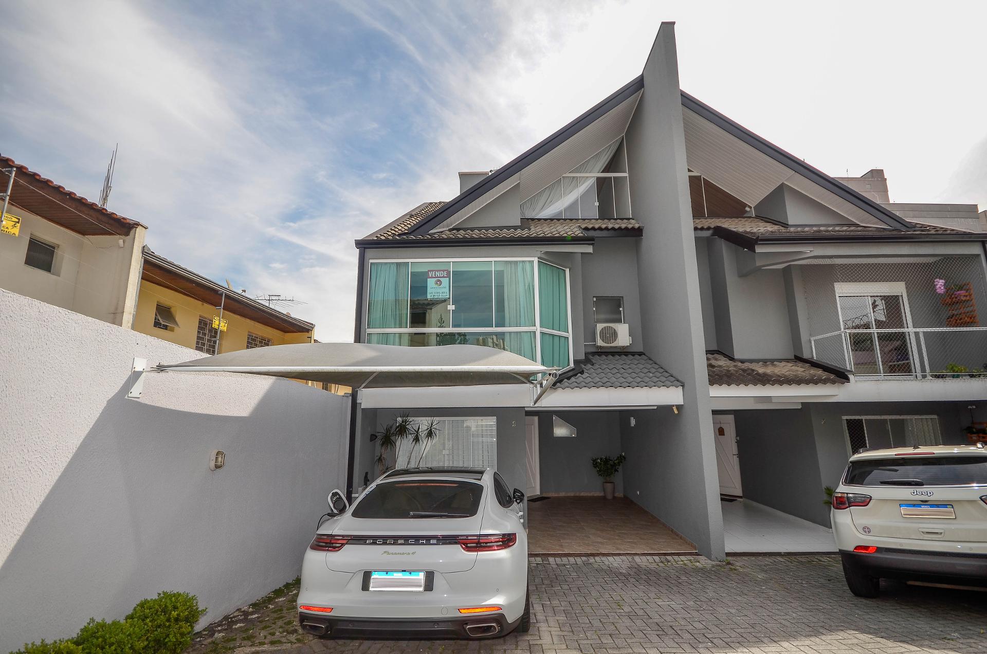 Sobrado mobiliado e decorado a venda no ecoville
