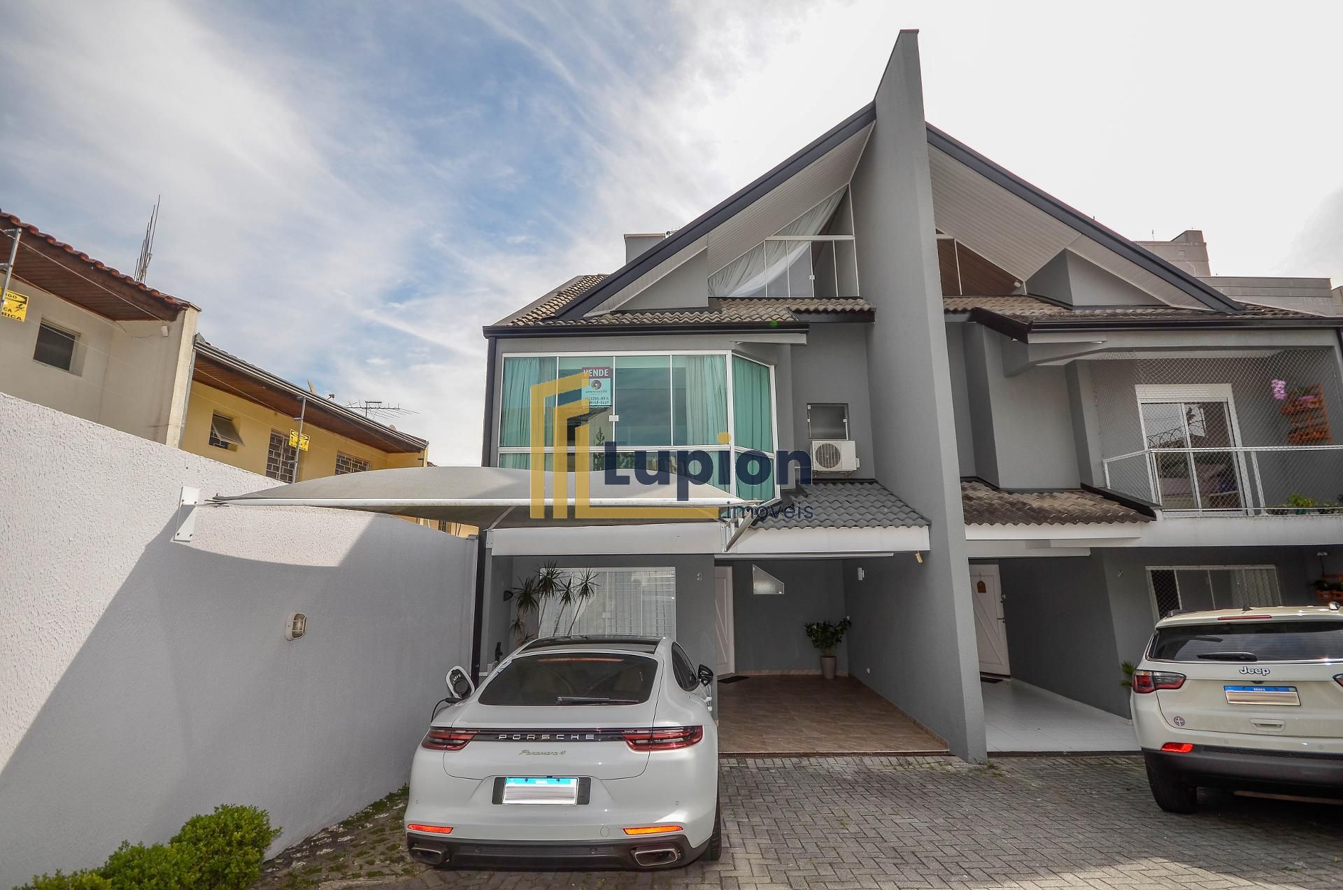 Sobrado mobiliado e decorado a venda no ecoville