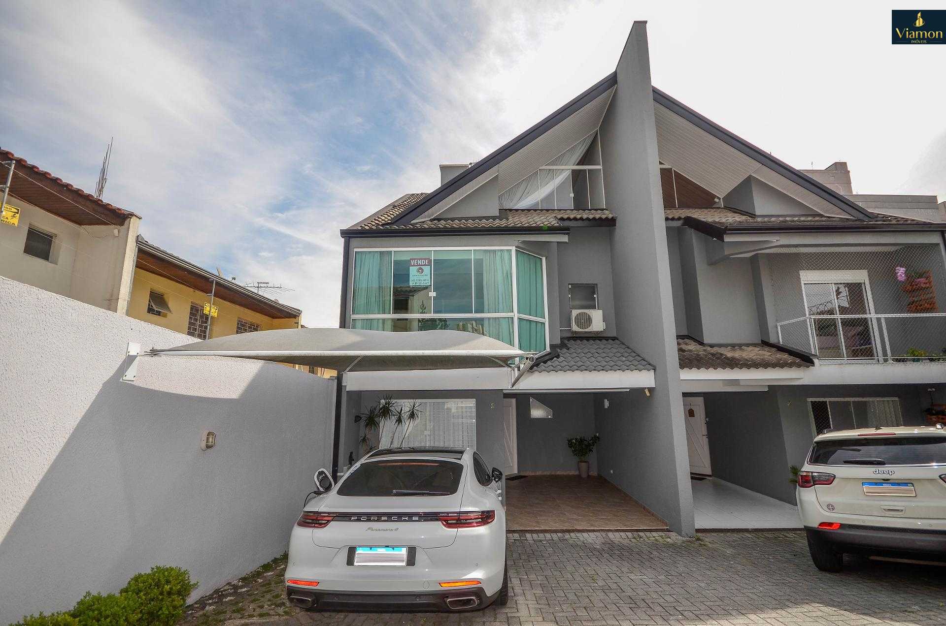 Sobrado mobiliado e decorado a venda no ecoville