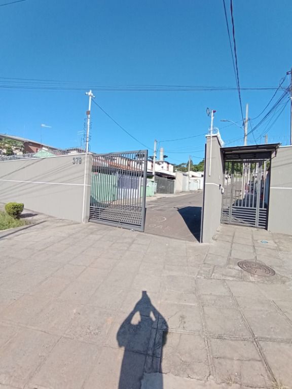 Sobrado à venda, 46 m  por R  200.000,00 - Santa Cândida - Cur...