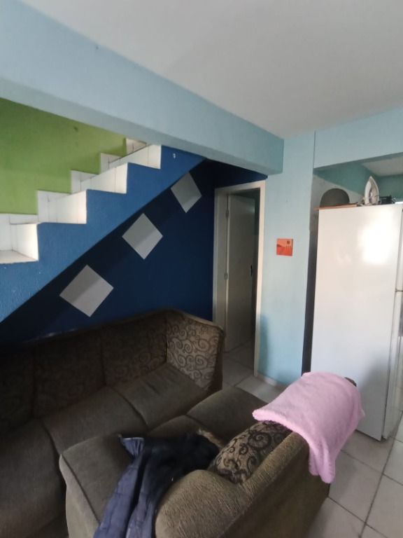 Sobrado à venda, 46 m  por R  200.000,00 - Santa Cândida - Cur...
