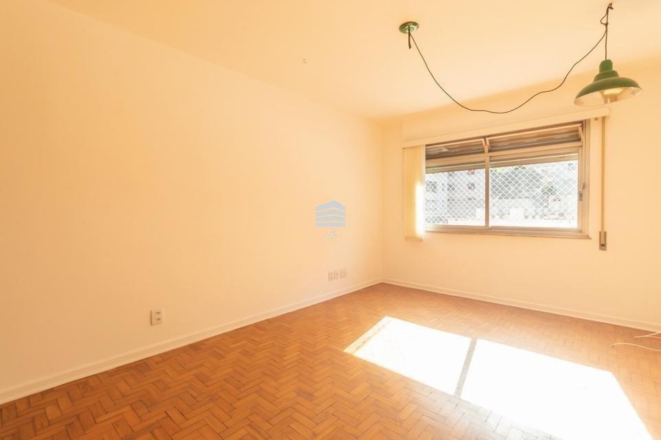 Apartamento com 185 metros,  3 quartos sendo 1 suíte, 3 banhei...