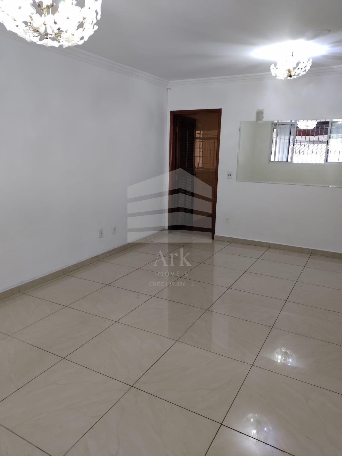 Casa á Venda  na Vila Gumercindo - R  900.000