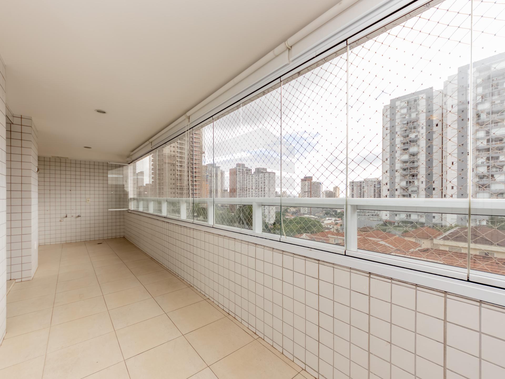 Apartamento com 4 quartos sendo 2 suítes, sala com sacada gour...