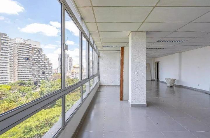 Sala Comercial com 195 m  próximo ao metrô Paraiso. 3 banheiro...