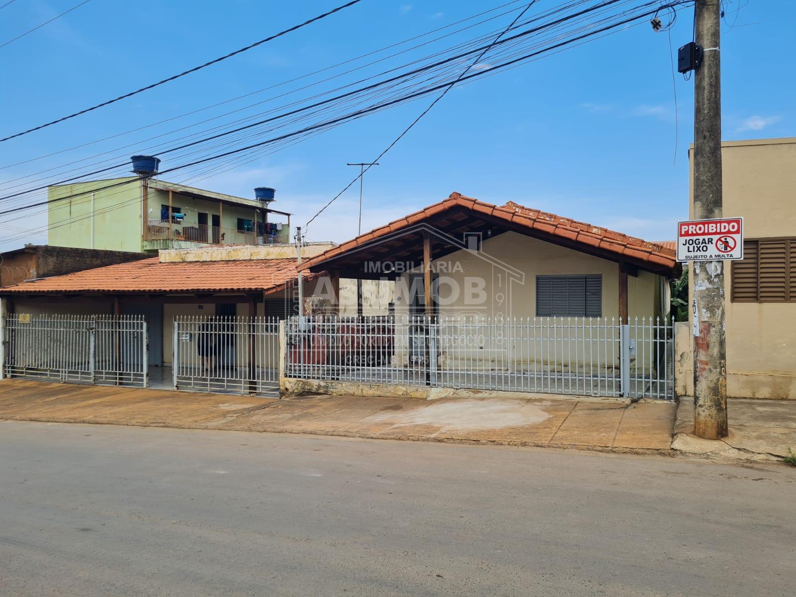 Casa locação na Rua Prata no bairro Amoreiras II em PARACATU- MG