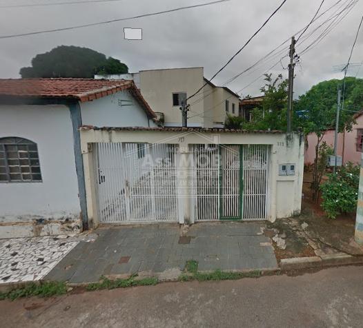 Kitinete para locação na Rua São Gonçalo no bairro Centro em PARACATU- MG