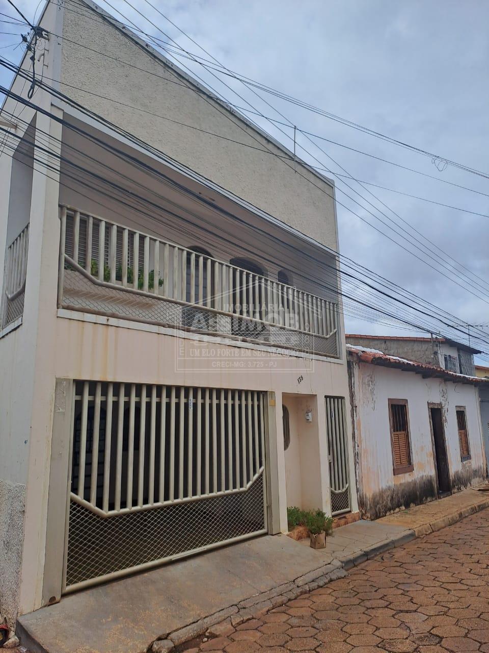 Casa para locação na Rua Eduardo Pimentel no bairro de Santana em PARACATU- MG