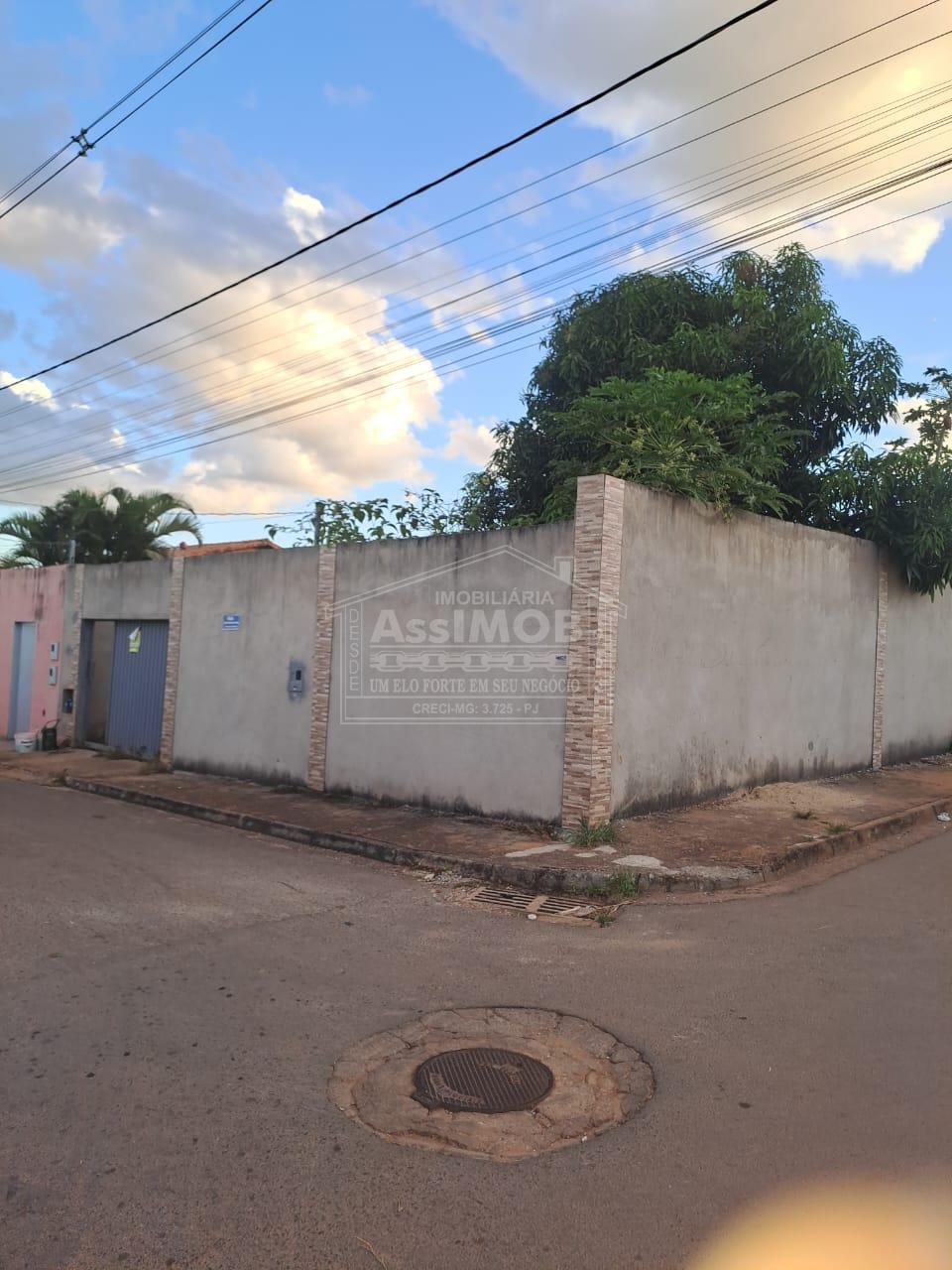 Casa p  locação na Rua George Araújo Caldas no bairro Bom Pastor em Paracatu-MG