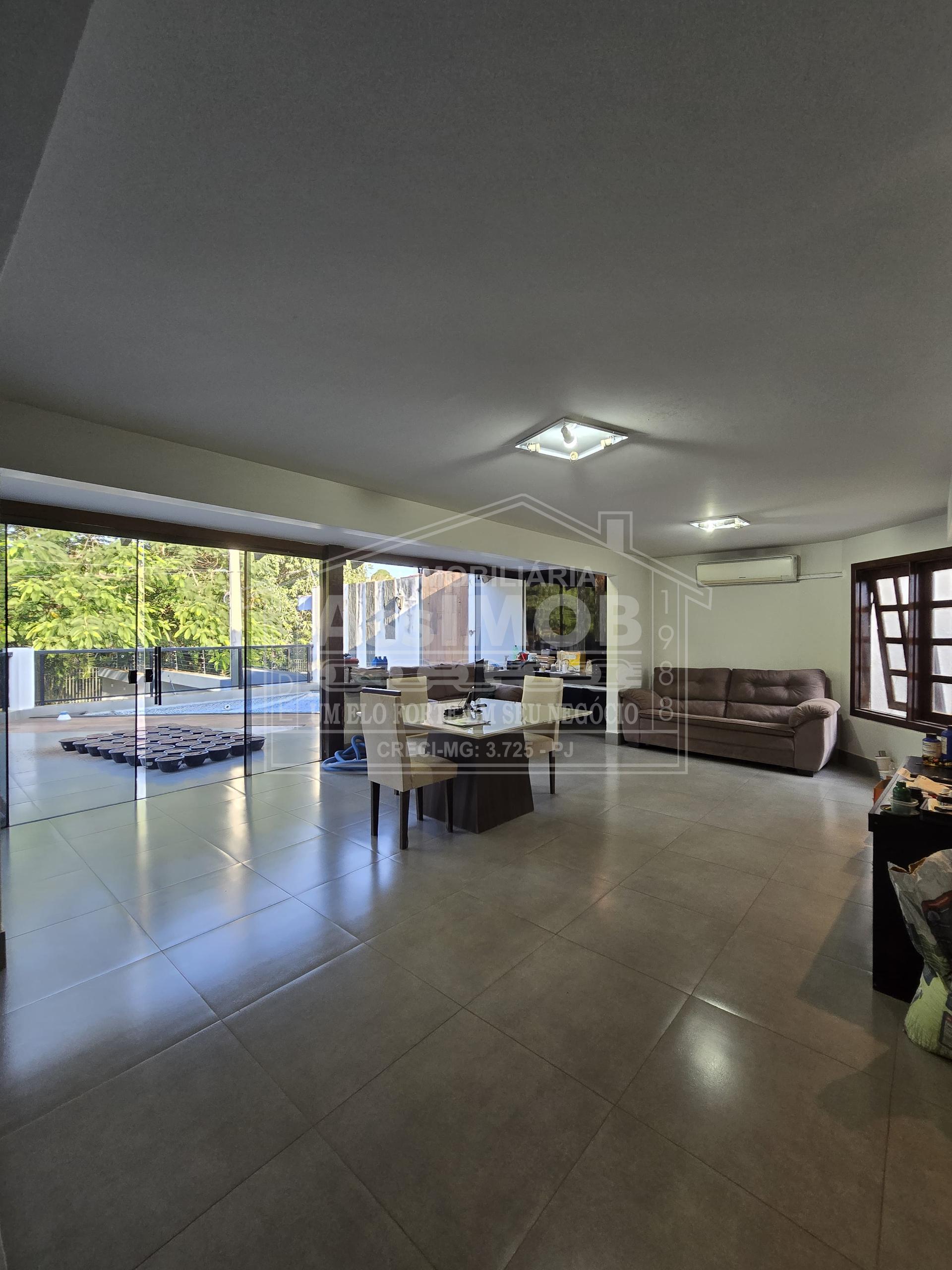 Casa sobrado para venda, com piscina, Centro, PARACATU- MG