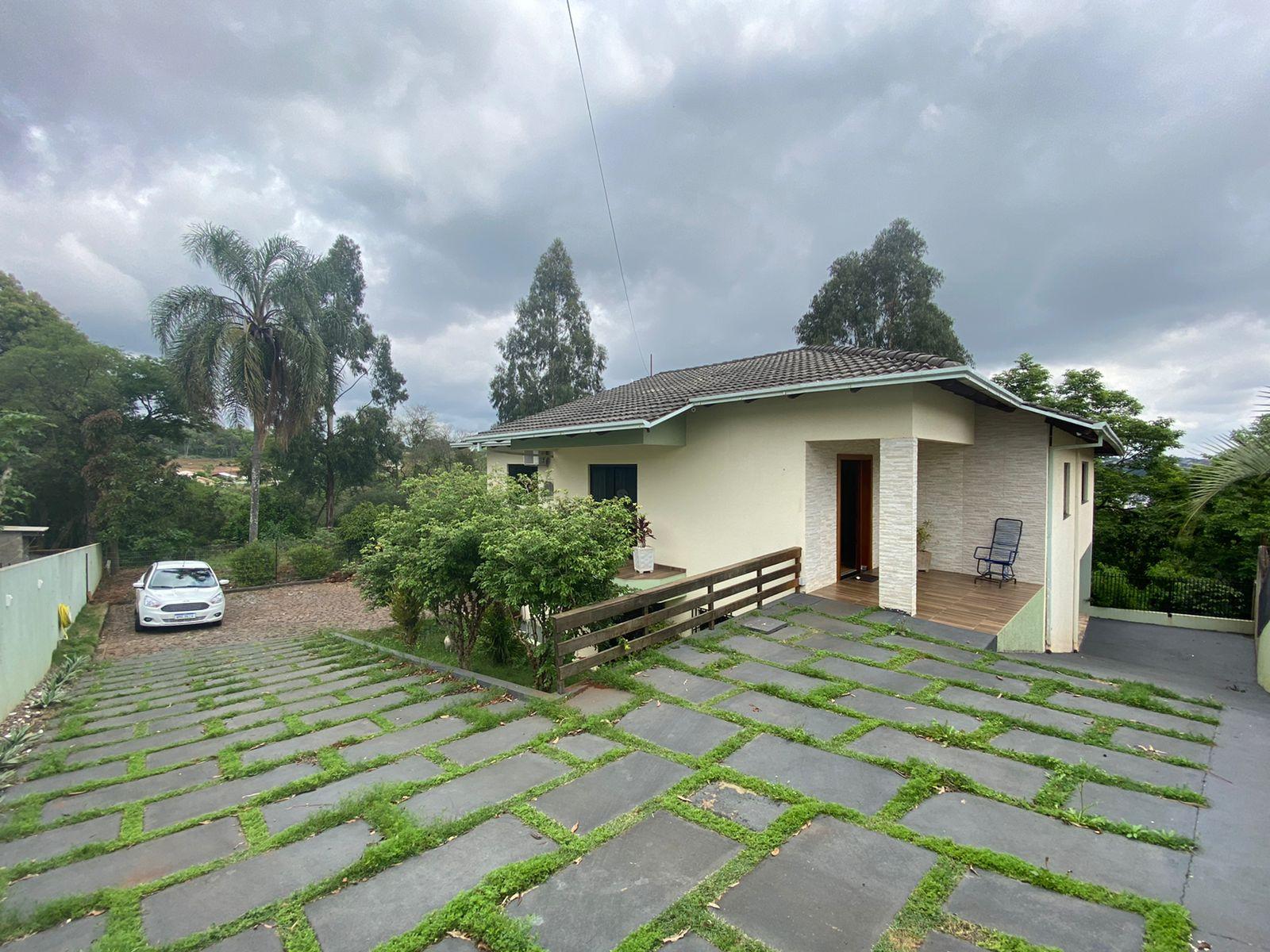 Casa à venda com 01 suíte + 04 quartos no Bairro La Salle em P...