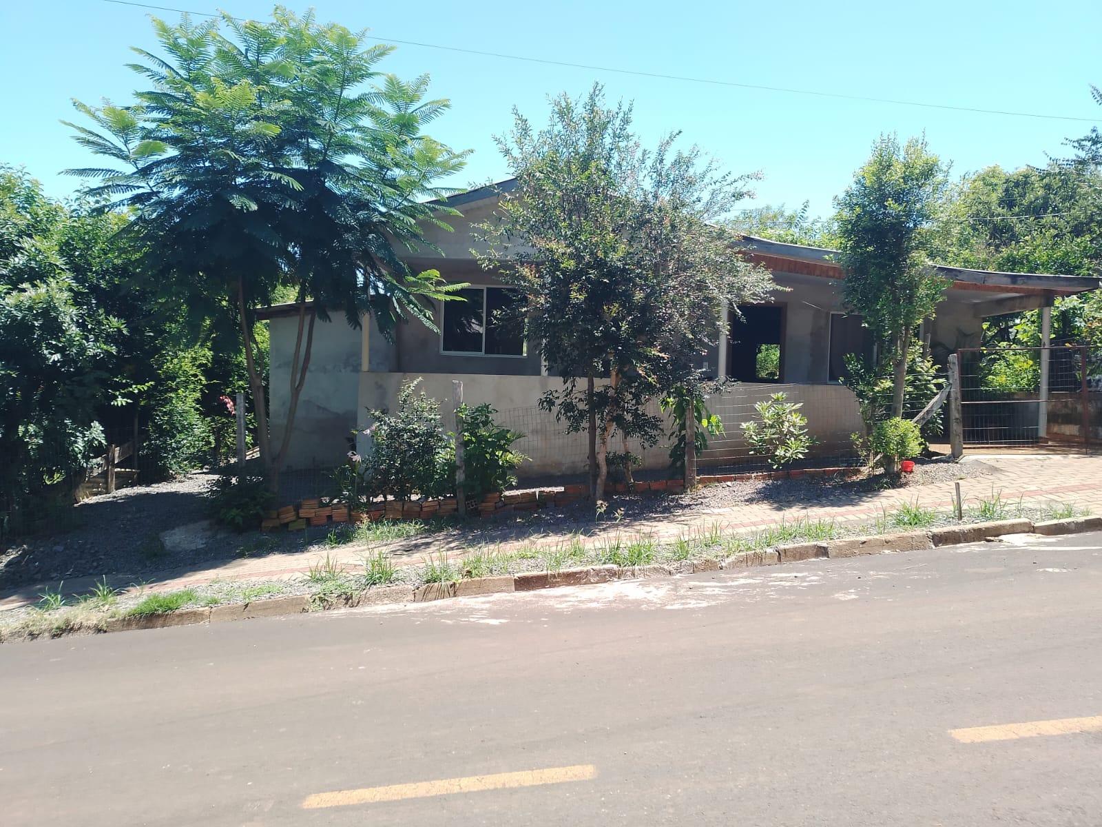 Terreno com 02 casas de frente para a rua à venda em Vitorino ...