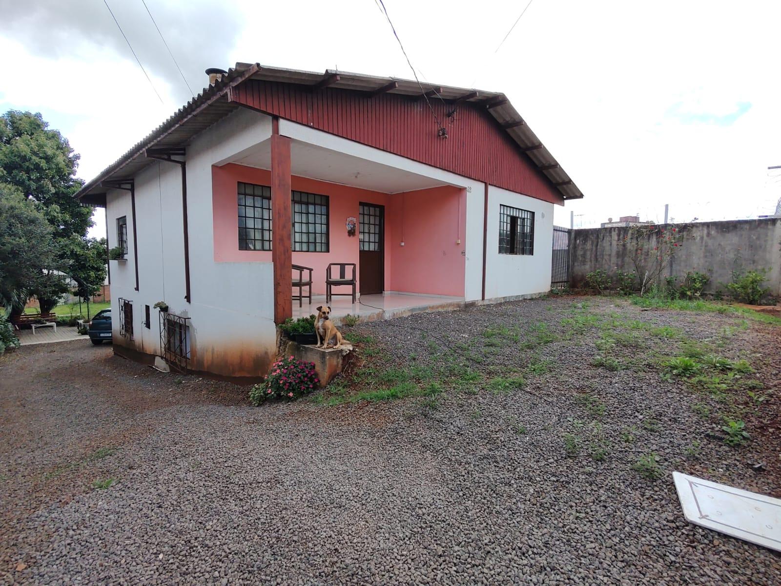 Casa com 02 pavimentos à venda no bairro Cristo Rei em Pato Br...