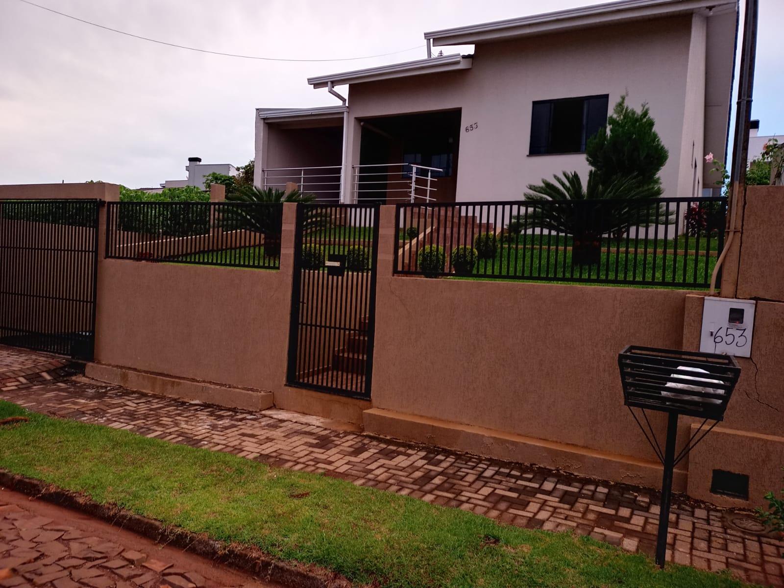 Casa com 2 quartos + 01 suíte à venda no bairro Planalto em Pa...