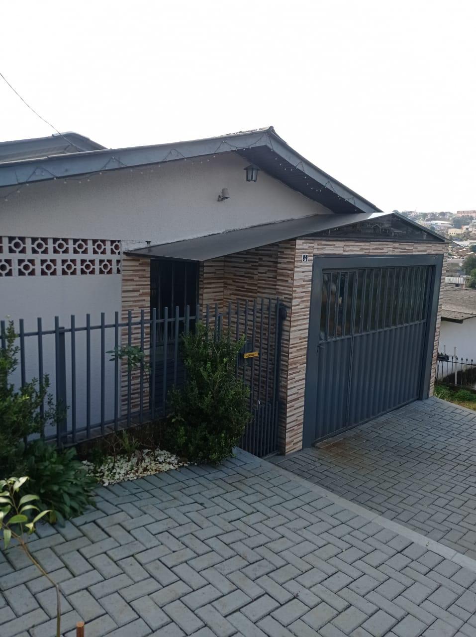 Casa à venda com 03 quartos no bairro São Roque em Pato Branco...