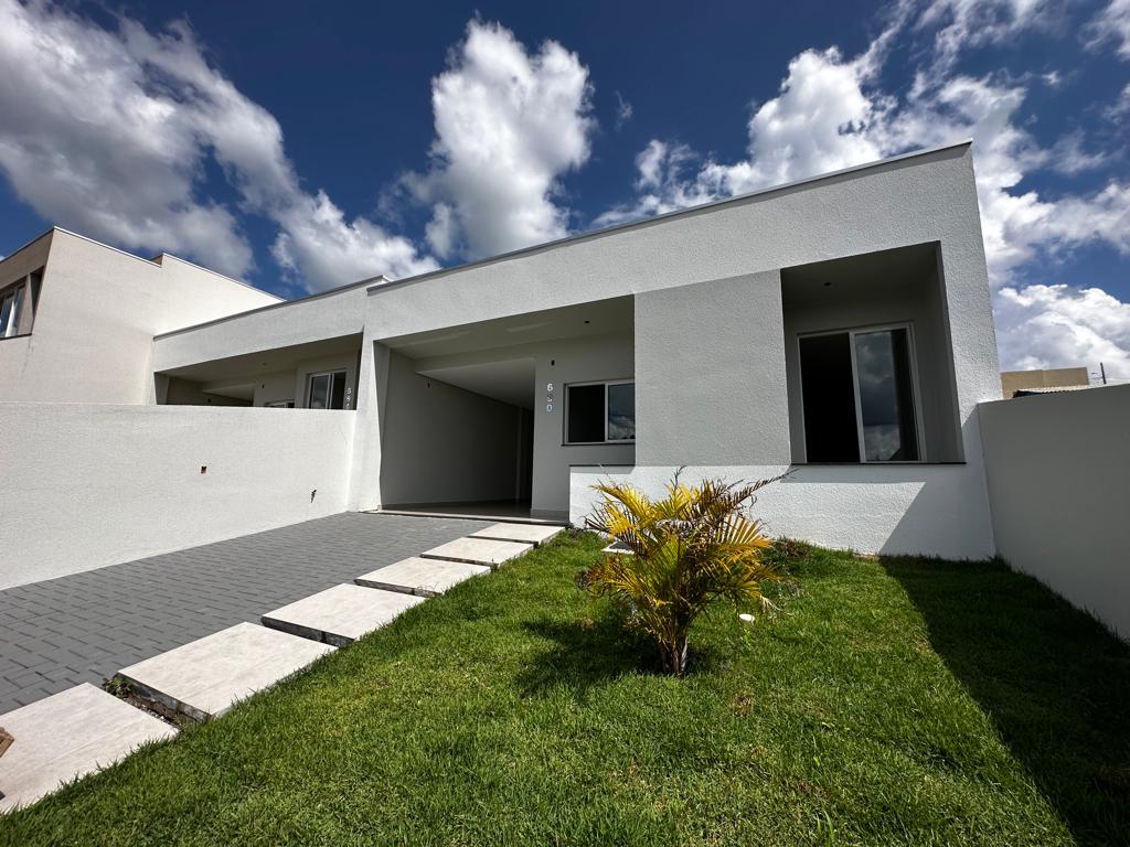 Casa nova em frente ao lago do bairro São Francisco em Pato Br...