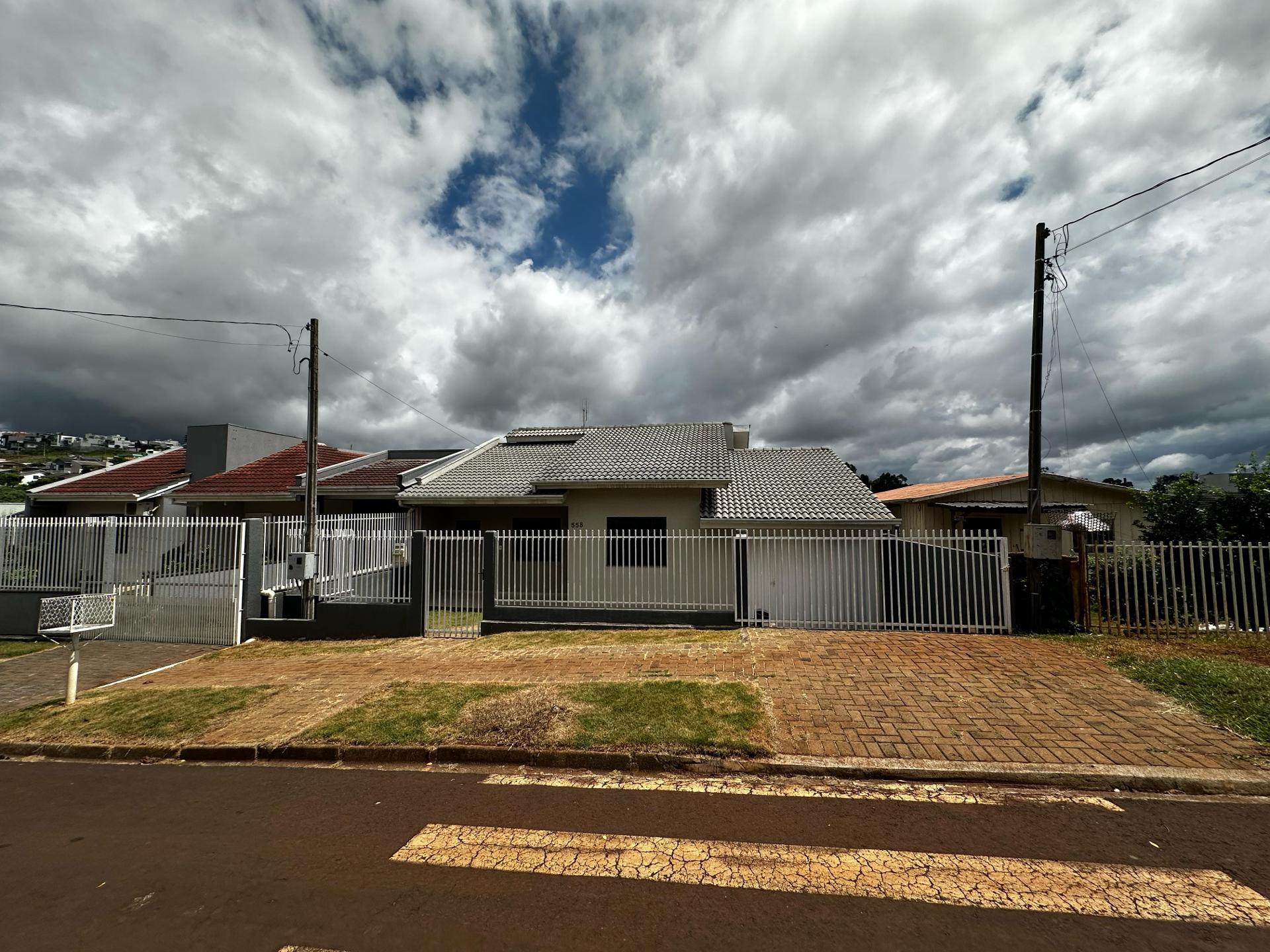 Casa à venda com 2 quartos no bairro Fraron em Pato Branco - PR