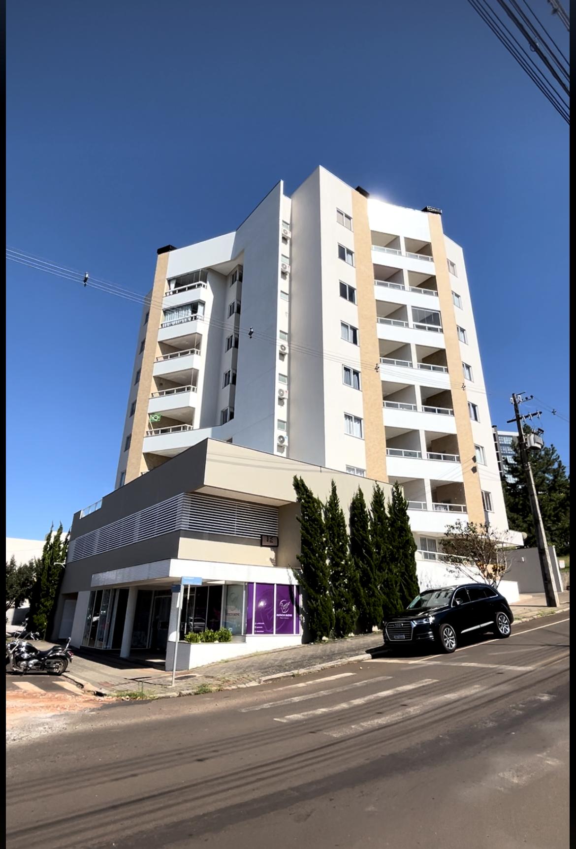 Apartamento alto padrão semi mobiliado à venda no Centro em Pa...