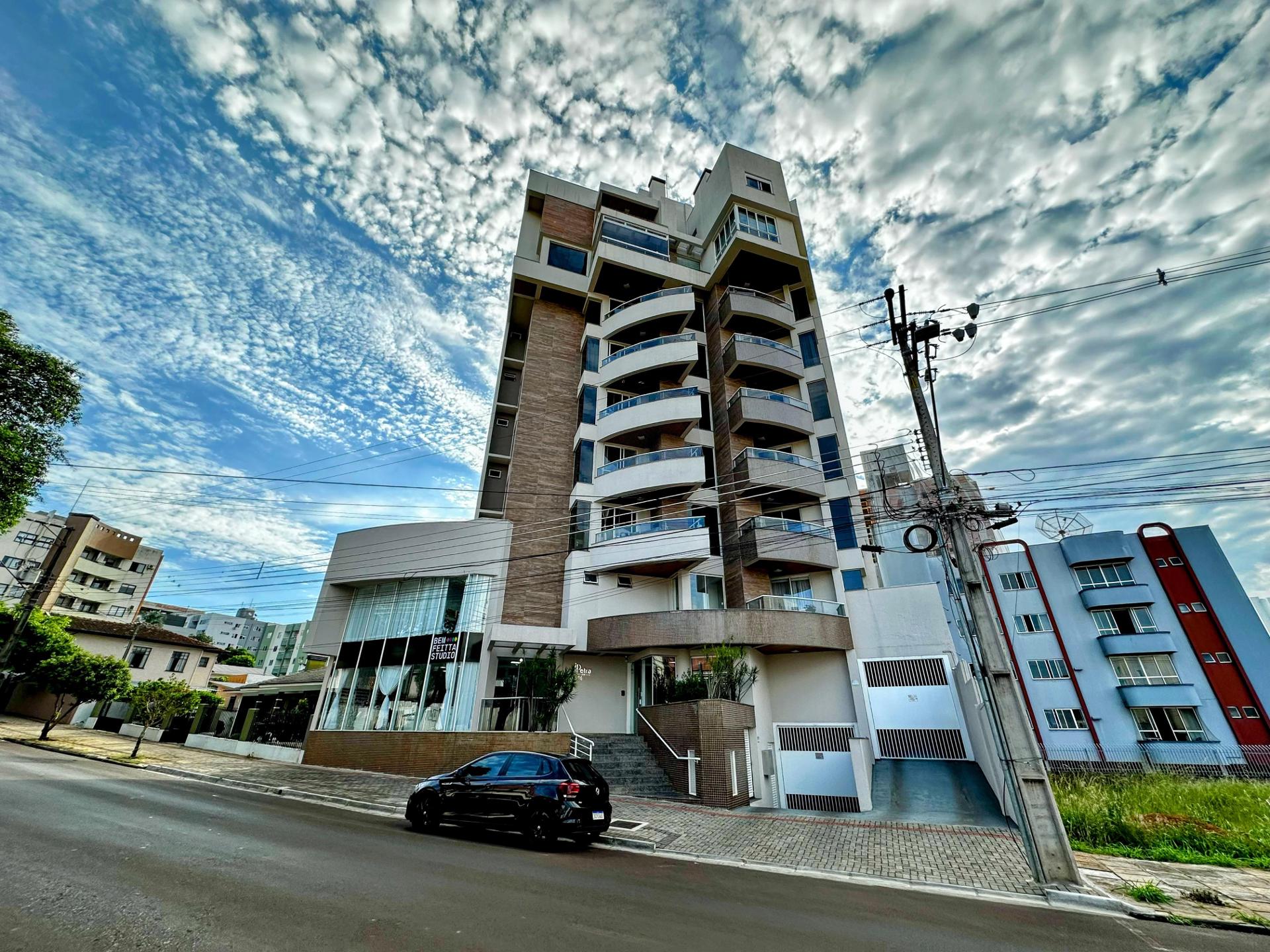 Apartamento semi mobiliado à venda próximo ao Centro de Pato B...