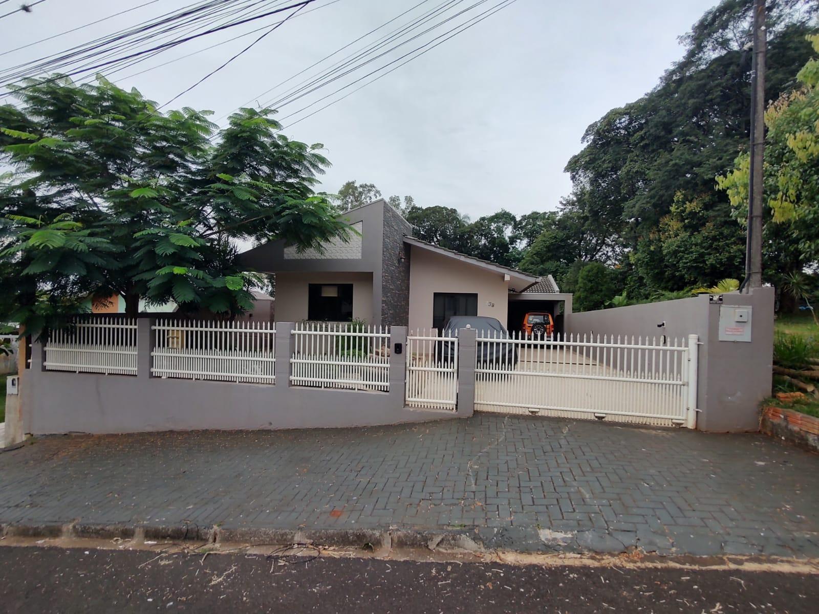 Casa com piscina à venda no bairro Anchieta em Pato Branco - PR