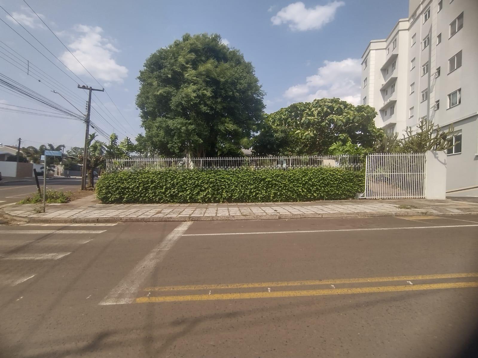 Lote de esquina à venda no bairro Santa Terezinha em Pato Bran...