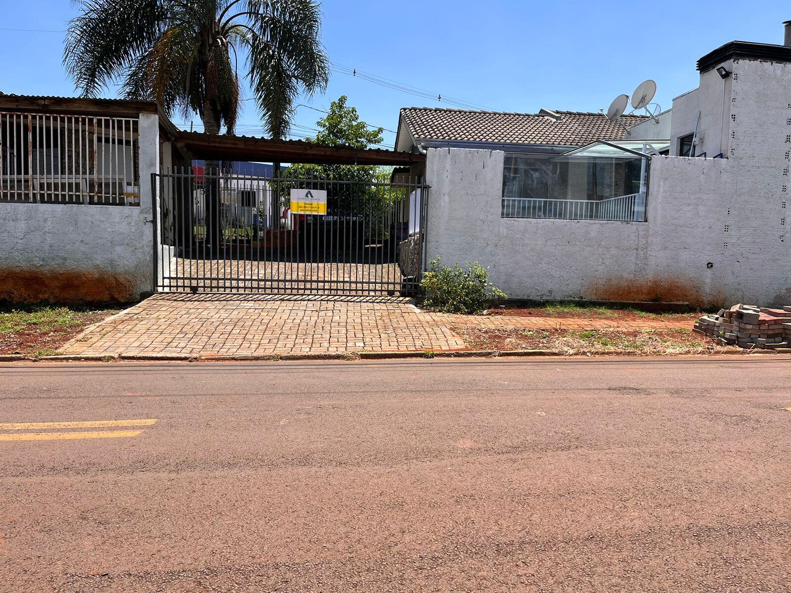 Casa com piscina à venda no bairro Aeroporto em Pato Branco - PR