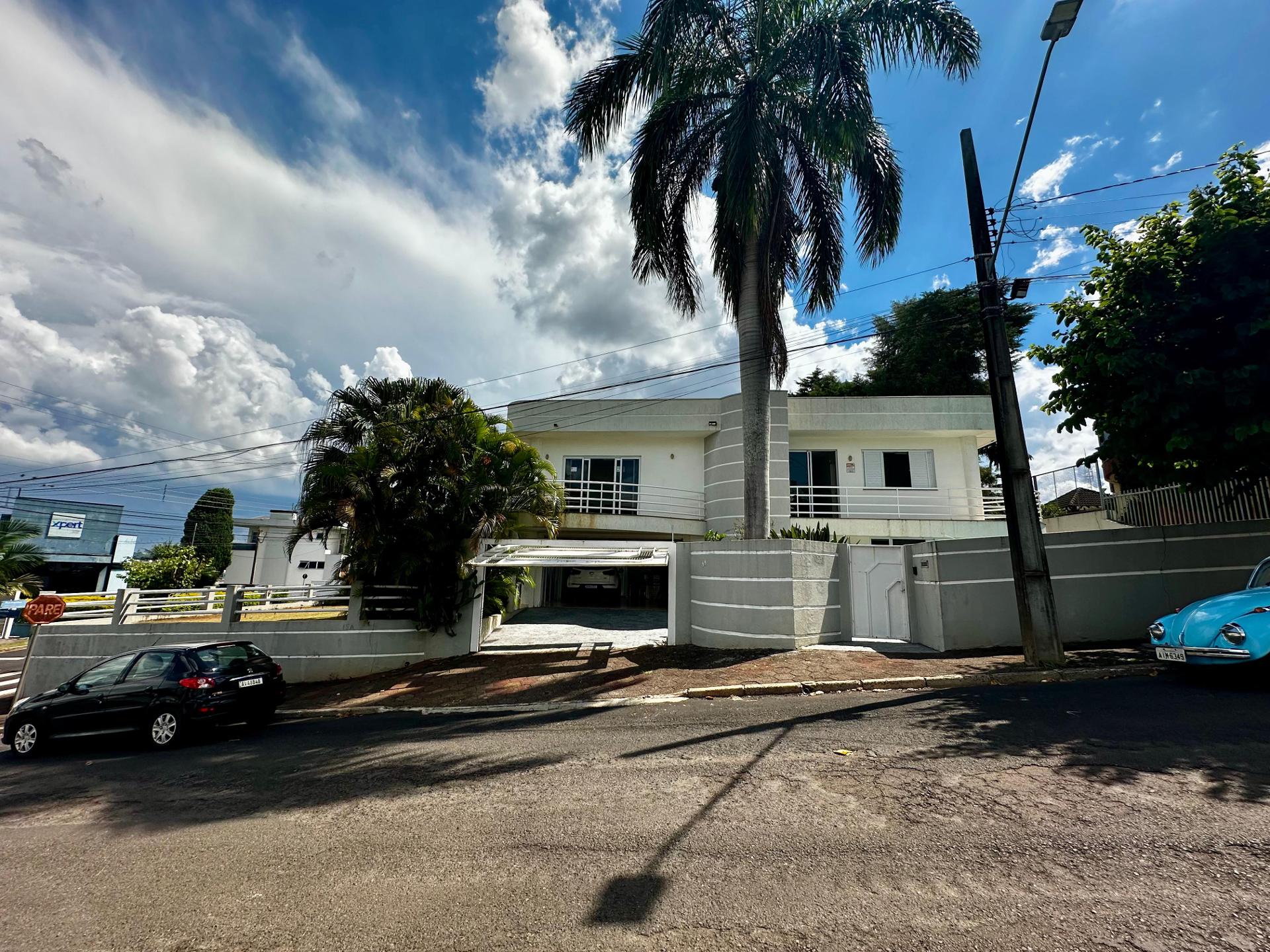 Casa com piscina à venda no bairro Jardim das Américas em Pato...