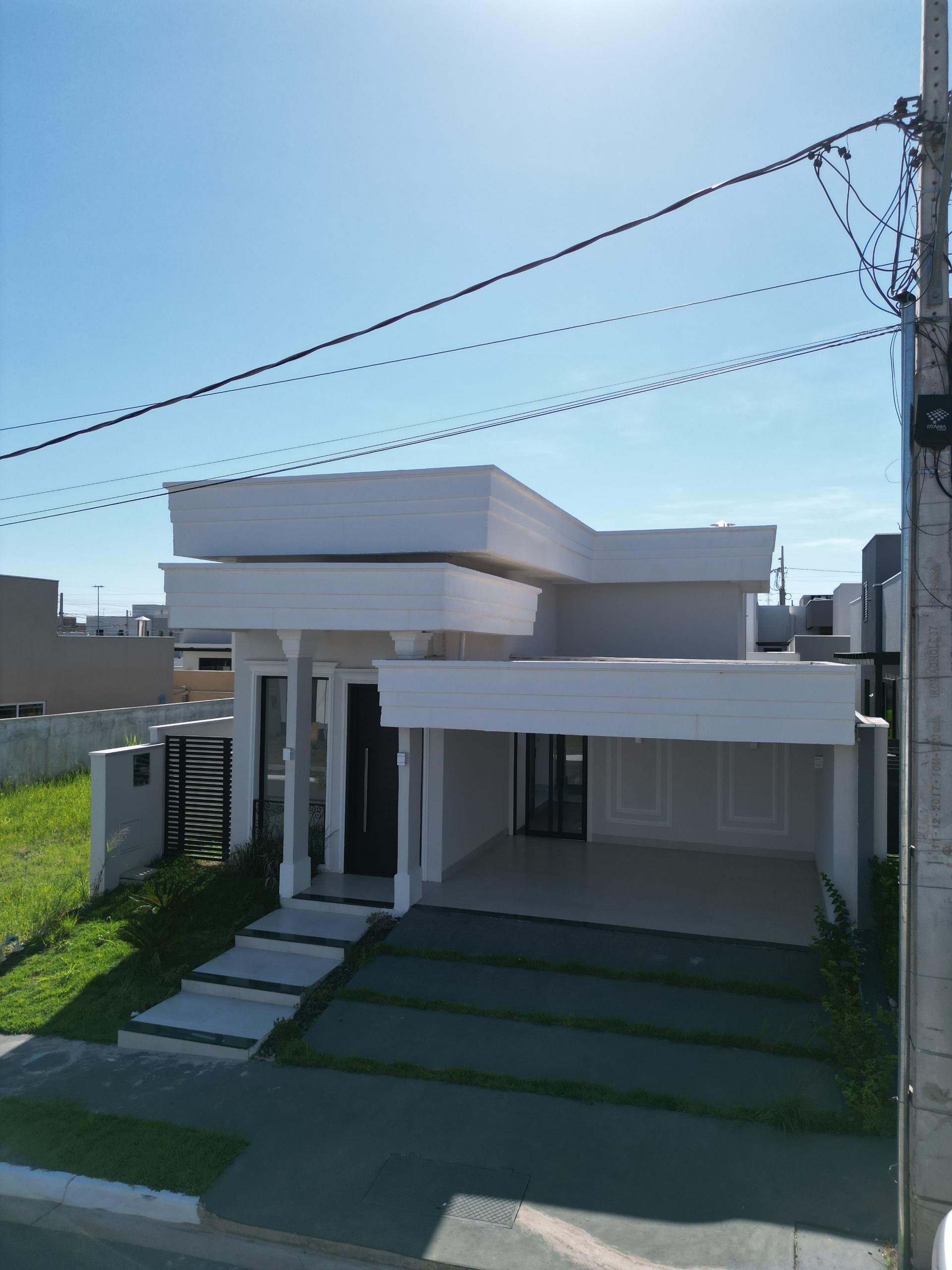 Casa Terrea no Primor das Torres com Piscina e 3 Suites R 1.1M