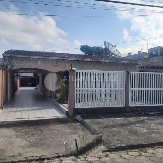 Casa à venda, localizada a 300m da praia, Praia de Leste, PONT...