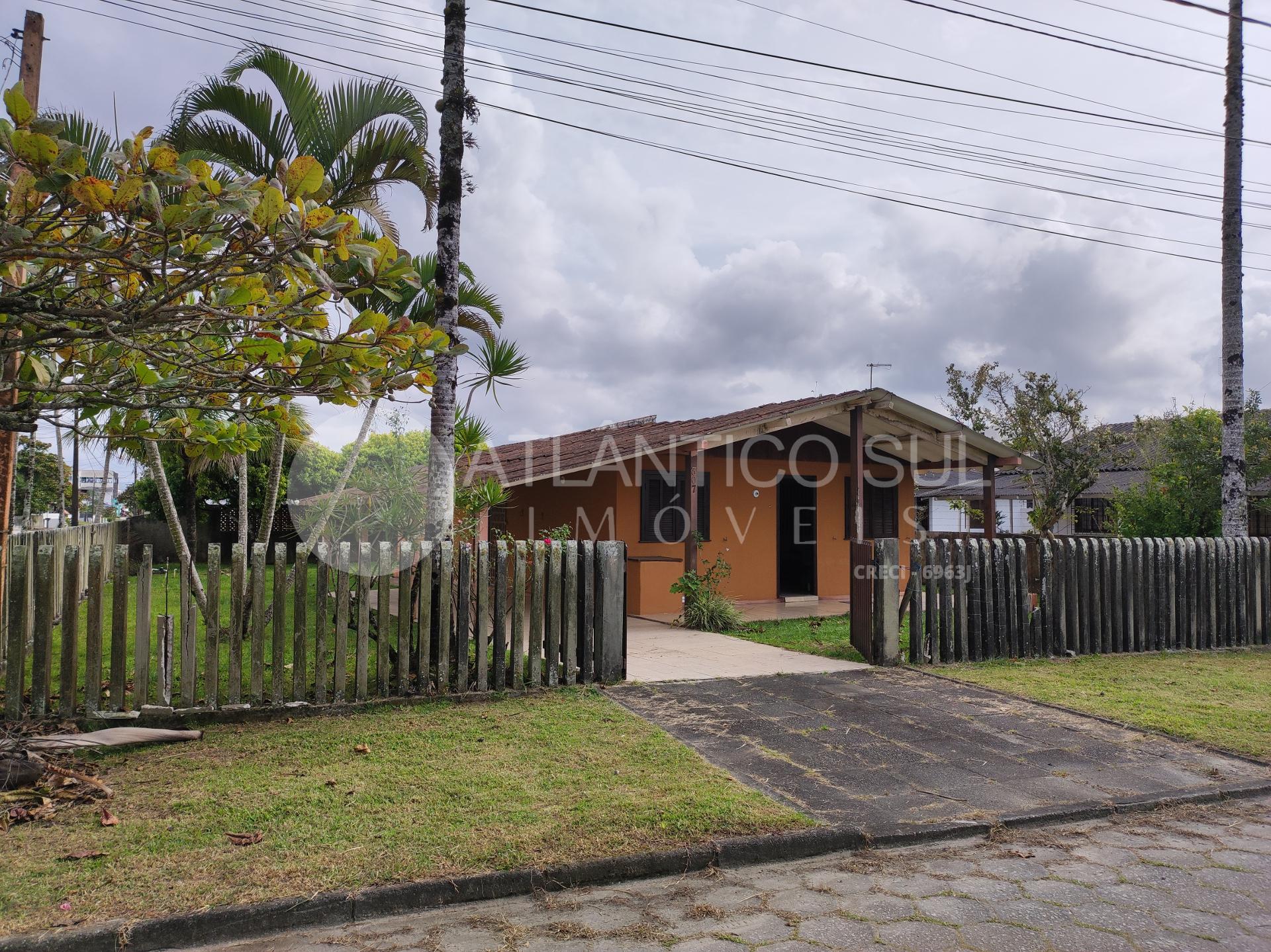 Casa à venda a 400 metros do mar  Praia de Leste PONTAL DO PAR...