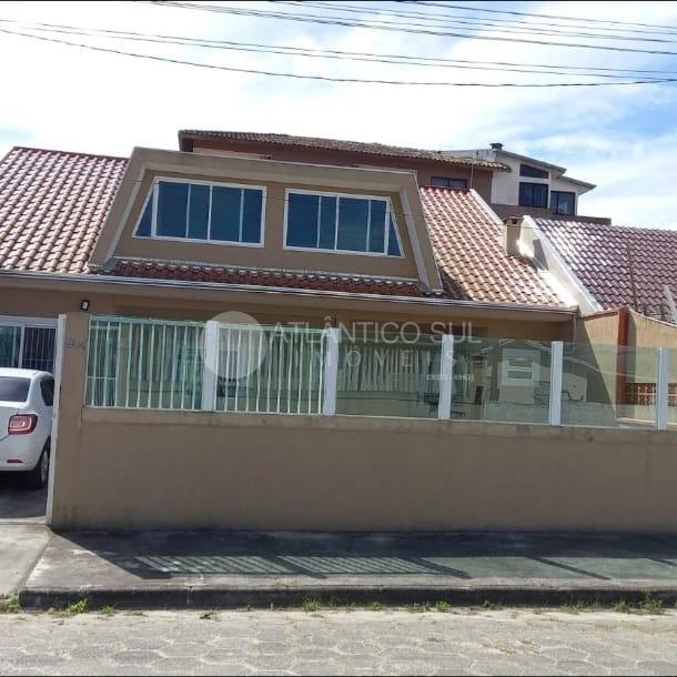 Casa no Litoral  4 Quartos, Sala, Cozinha,Copa integradas, 2 B...