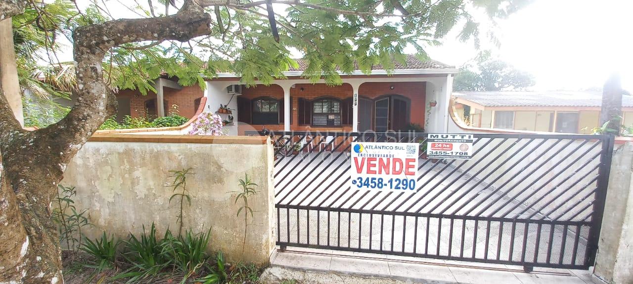 Casa à venda a 800 metros do Mar em Pontal do Sul, PONTAL DO P...