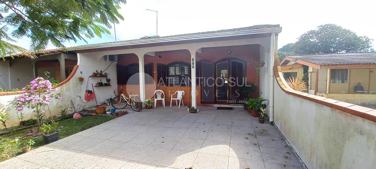 Casa à venda a 800 metros do Mar em Pontal do Sul, PONTAL DO P...
