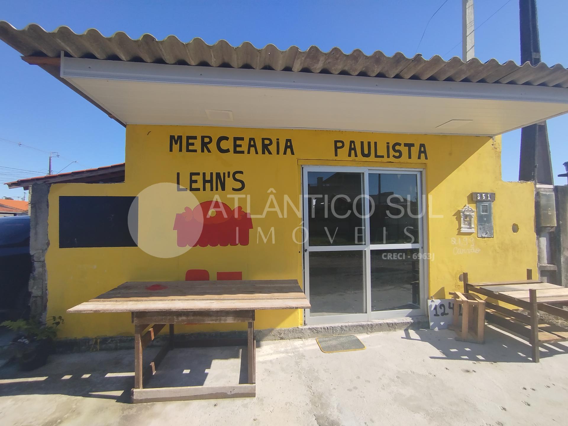 Casa de esquina com ponto comercial á venda, Praia de Leste