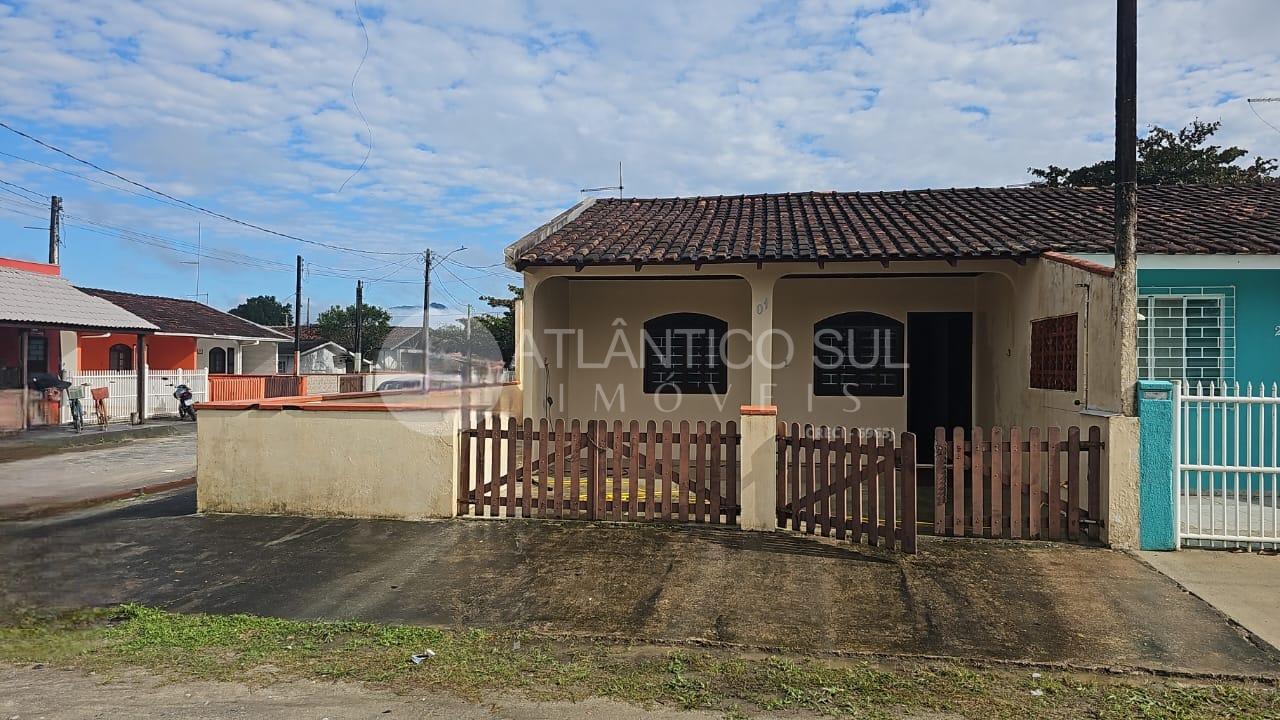 Casa  de esquina a venda em matinhos a 300 metros do Mar Matin...