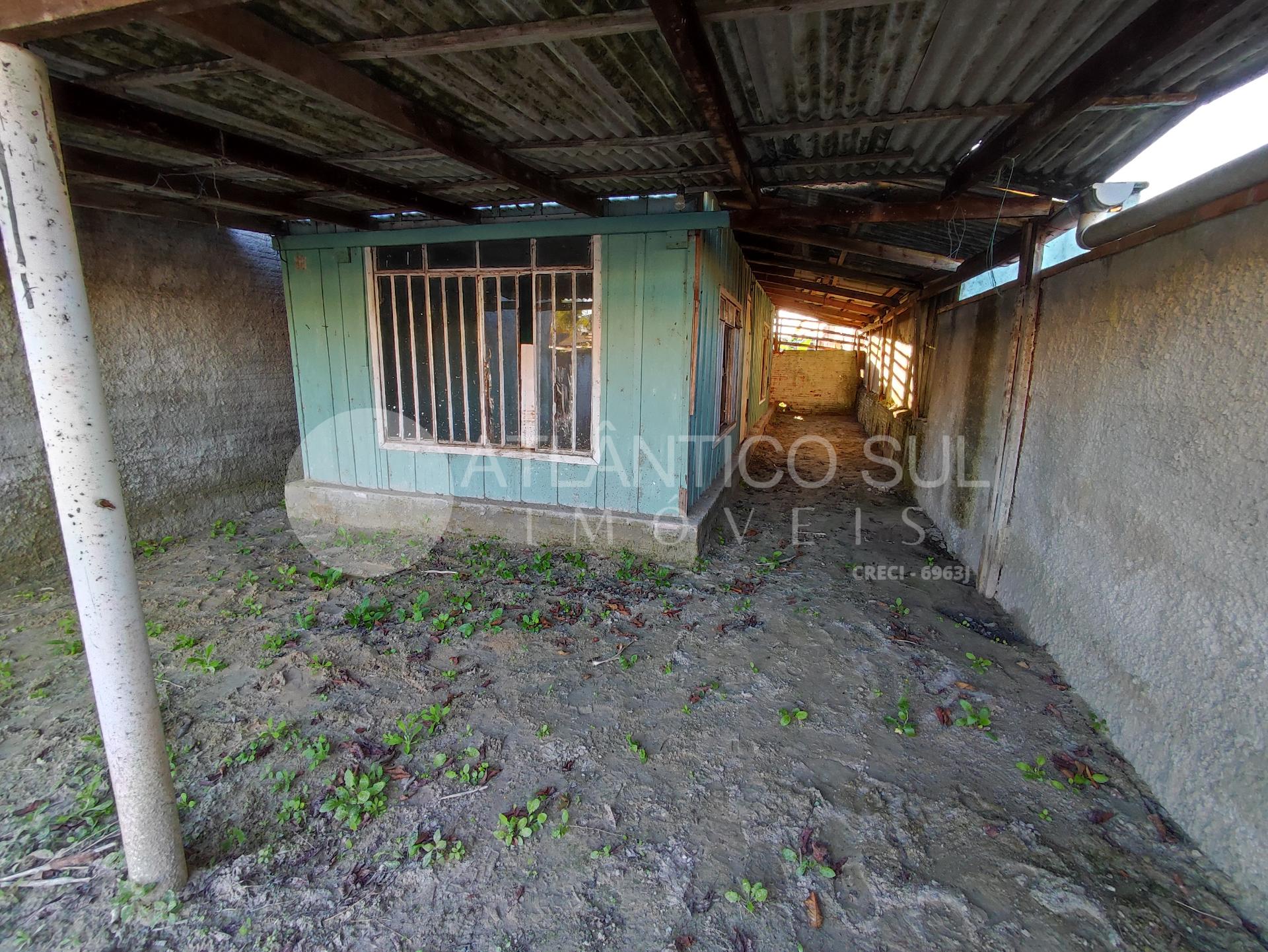 Casa à venda, com casa de madeira, Praia de Leste, PONTAL DO P...