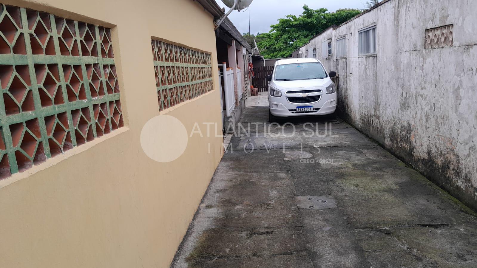 Casa em Matinhos com 3 quartos   sendo 1 suíte  a 290 metros d...