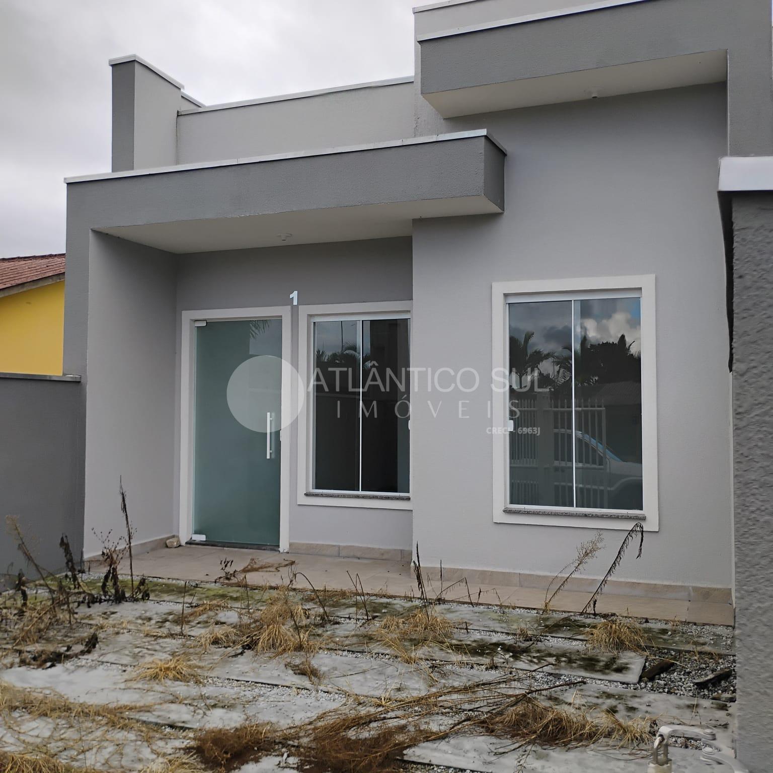 Casa à venda, a apenas 600 metros do mar no balneário Céu Azul...