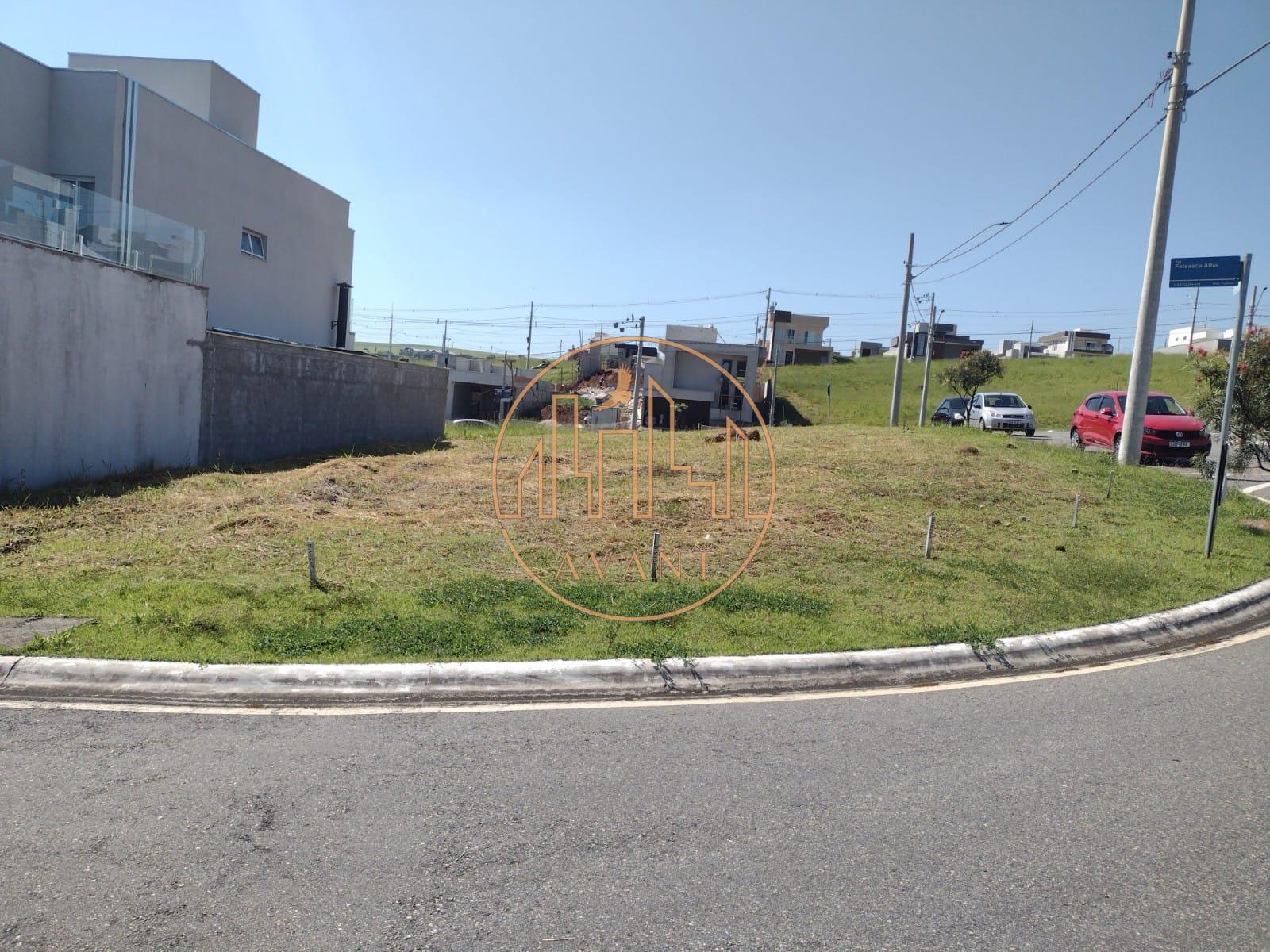 EXCELENTE TERRENO DE ESQUINA NO RESIDENCIAL MALIBU - CAÇAPAVA