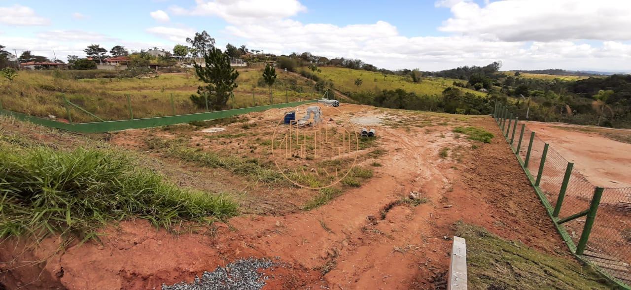 Terreno à Venda no Condomínio Lago Dourado em JACAREI - SP